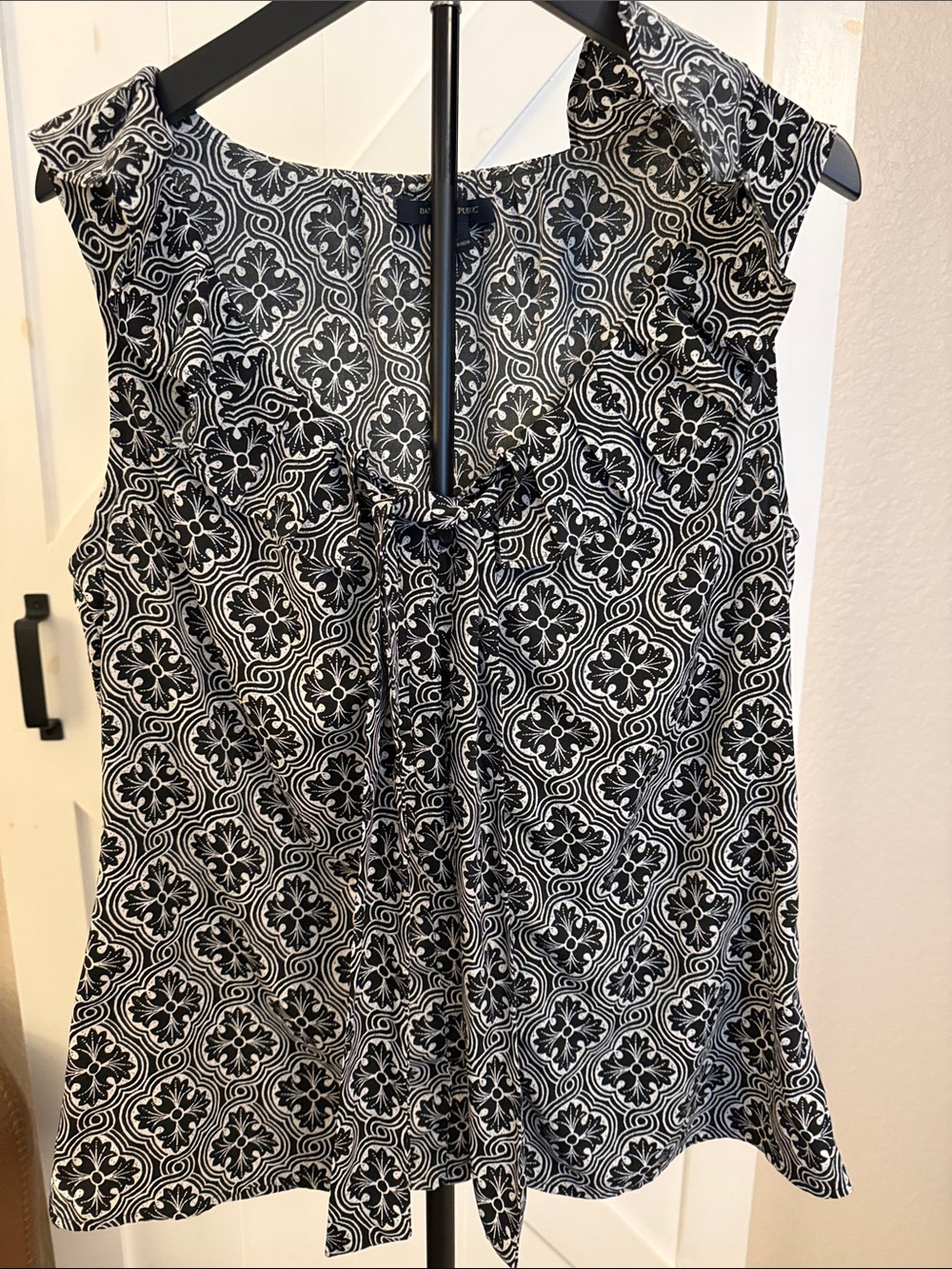 Banana Republic Black & White Tie-Front Sleeveless Blouse